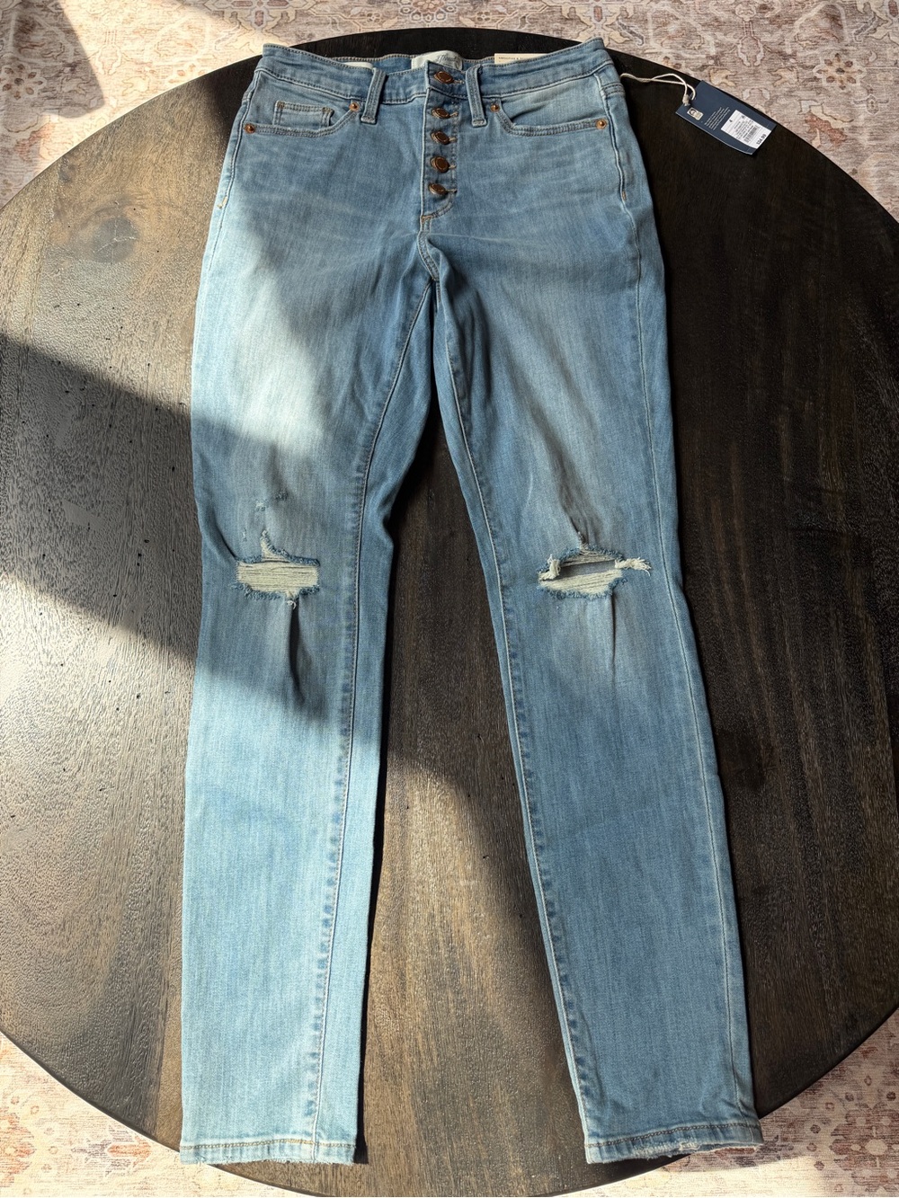 Universal Thread Light Blue Skinny Button-Fly Jeans with Knee Distress